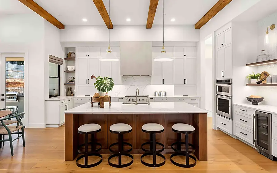 KelvinHome remodeling website project: bright kitchen design page